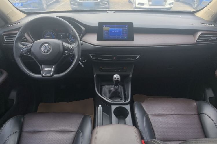 Used Dongfeng Fengon S560 2021 Revised 1.5T Manual Urban Version Center Console