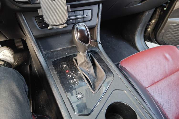Used Dongfeng Fengon S560 2021 2.0L CVT Elite Version Gear Lever