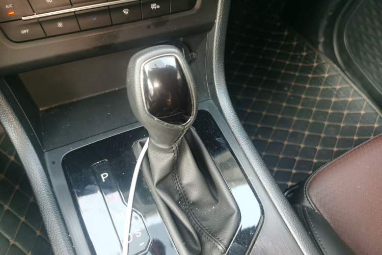Used Dongfeng Fengon S560 2021 1.5T CVT Elite Version Gear Lever