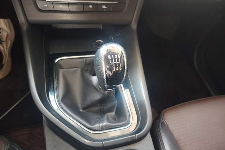 Used Dongfeng Fengon S560 2021 Revised 1.5T Manual Urban Version Gear Lever