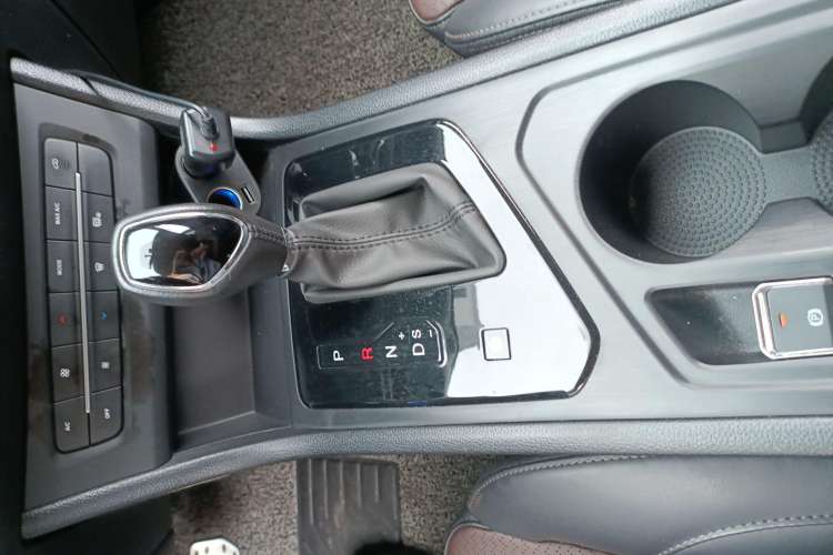 Used Dongfeng Fengon S560 2021 2.0L CVT Elite Version Gear Lever