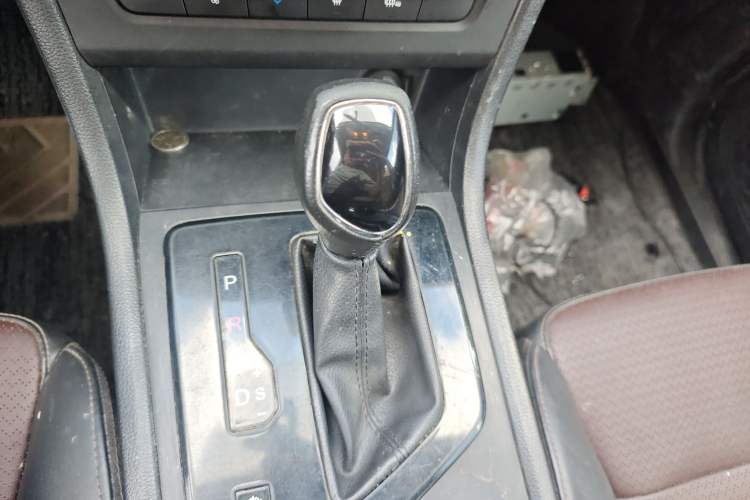 Used Dongfeng Fengon S560 2021 2.0L CVT Elite Version Gear Lever
