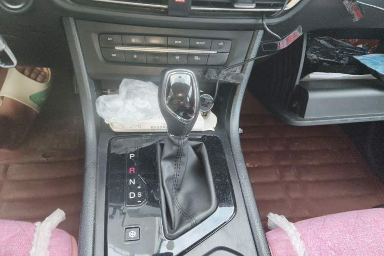 Used Dongfeng Fengon S560 2021 2.0L CVT Elite Version Gear Lever