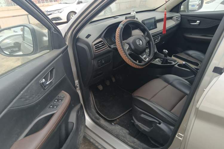 Used Dongfeng Fengon S560 2021 2.0L Manual Urban Version Driver Seat