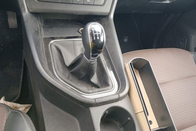 Used Dongfeng Fengon S560 2021 2.0L Manual Urban Version Gear Lever