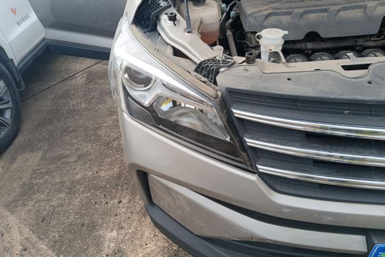 Used Dongfeng Fengon S560 2021 2.0L Manual Urban Version Right Front Headlight