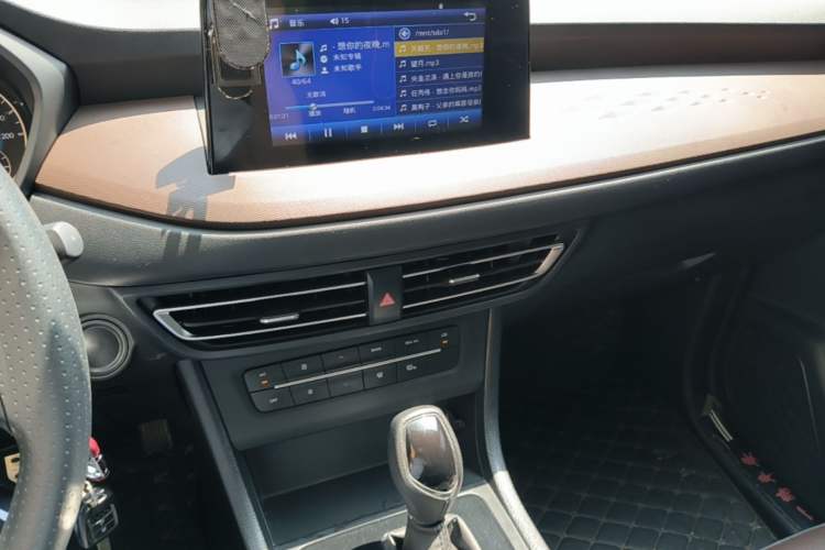 Used Dongfeng Fengon S560 2021 2.0L CVT Elite Version Audio And AC Panel