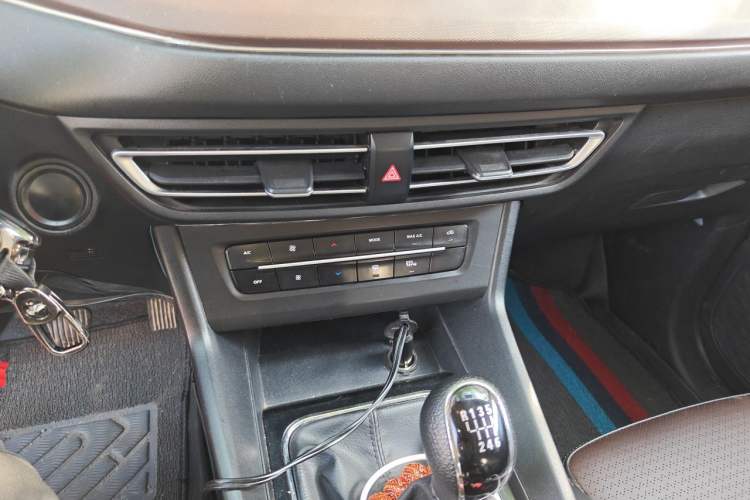 Used Dongfeng Fengon S560 2021 1.5T Manual Urban Model Audio And AC Panel
