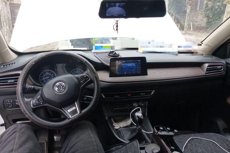 Used Dongfeng Fengon S560 2021 1.5T Manual Urban Model Center Console