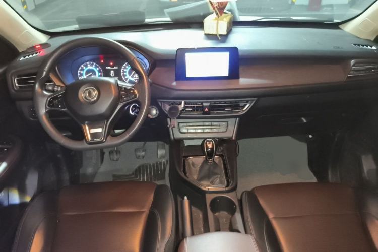 Used Dongfeng Fengon S560 2021 1.5T Manual Urban Model Center Console