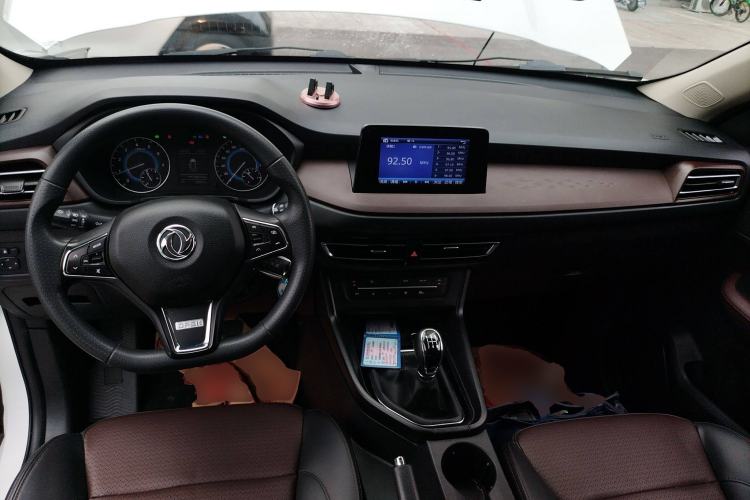 Used Dongfeng Fengon S560 2021 2.0L Manual Urban Version Center Console