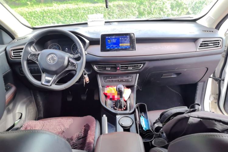Used Dongfeng Fengon S560 2021 1.5T Manual Urban Model Center Console