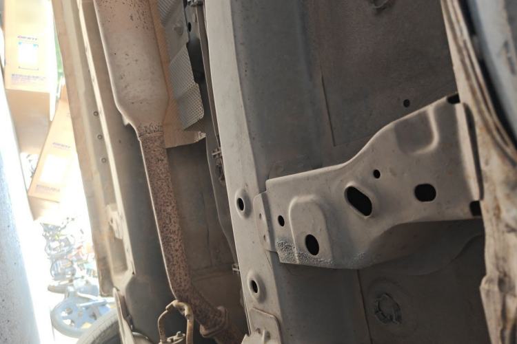 Used Dongfeng Fengon S560 2021 1.5T Manual Urban Model Chassis Front Right