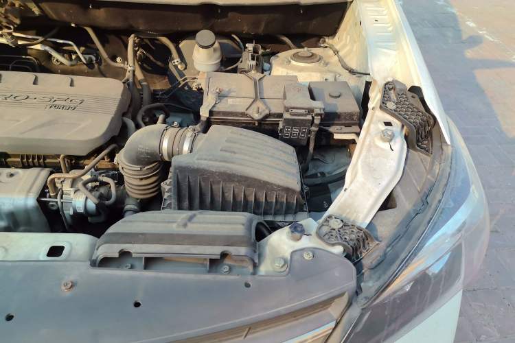 Used Dongfeng Fengon S560 2021 1.5T Manual Urban Model Engine Bay Left