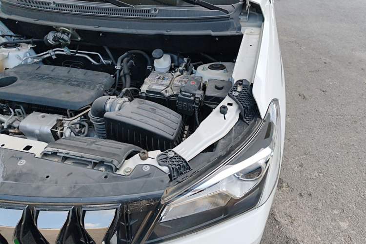Used Dongfeng Fengon S560 2021 1.5T Manual Urban Model Engine Bay Left