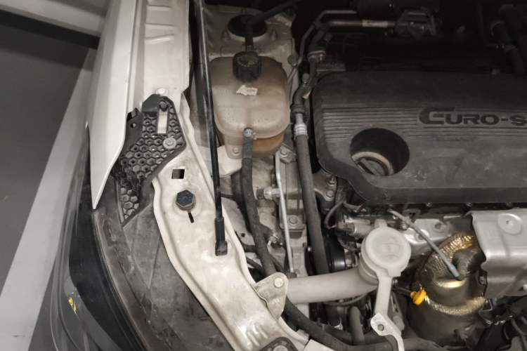 Used Dongfeng Fengon S560 2021 1.5T Manual Urban Model Engine Bay Right