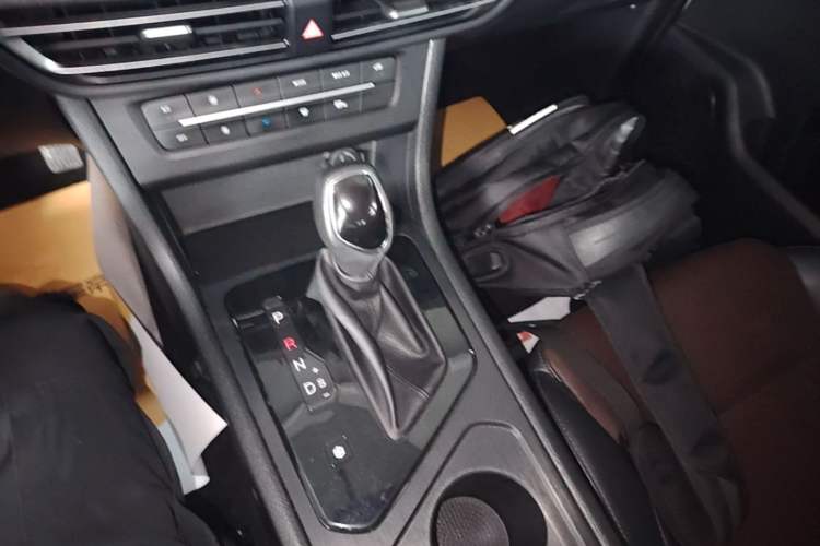 Used Dongfeng Fengon S560 2021 2.0L CVT Elite Version Gear Lever