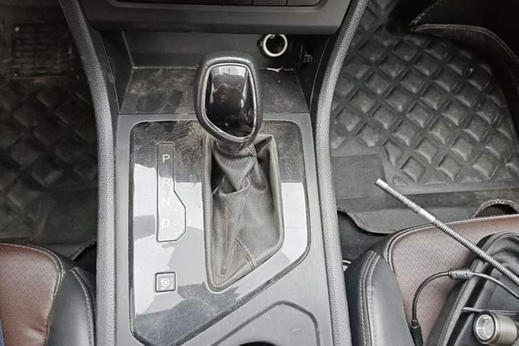 Used Dongfeng Fengon S560 2021 2.0L CVT Elite Version Gear Lever