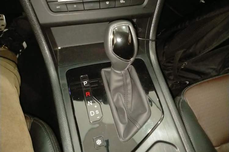 Used Dongfeng Fengon S560 2021 2.0L CVT Elite Version Gear Lever