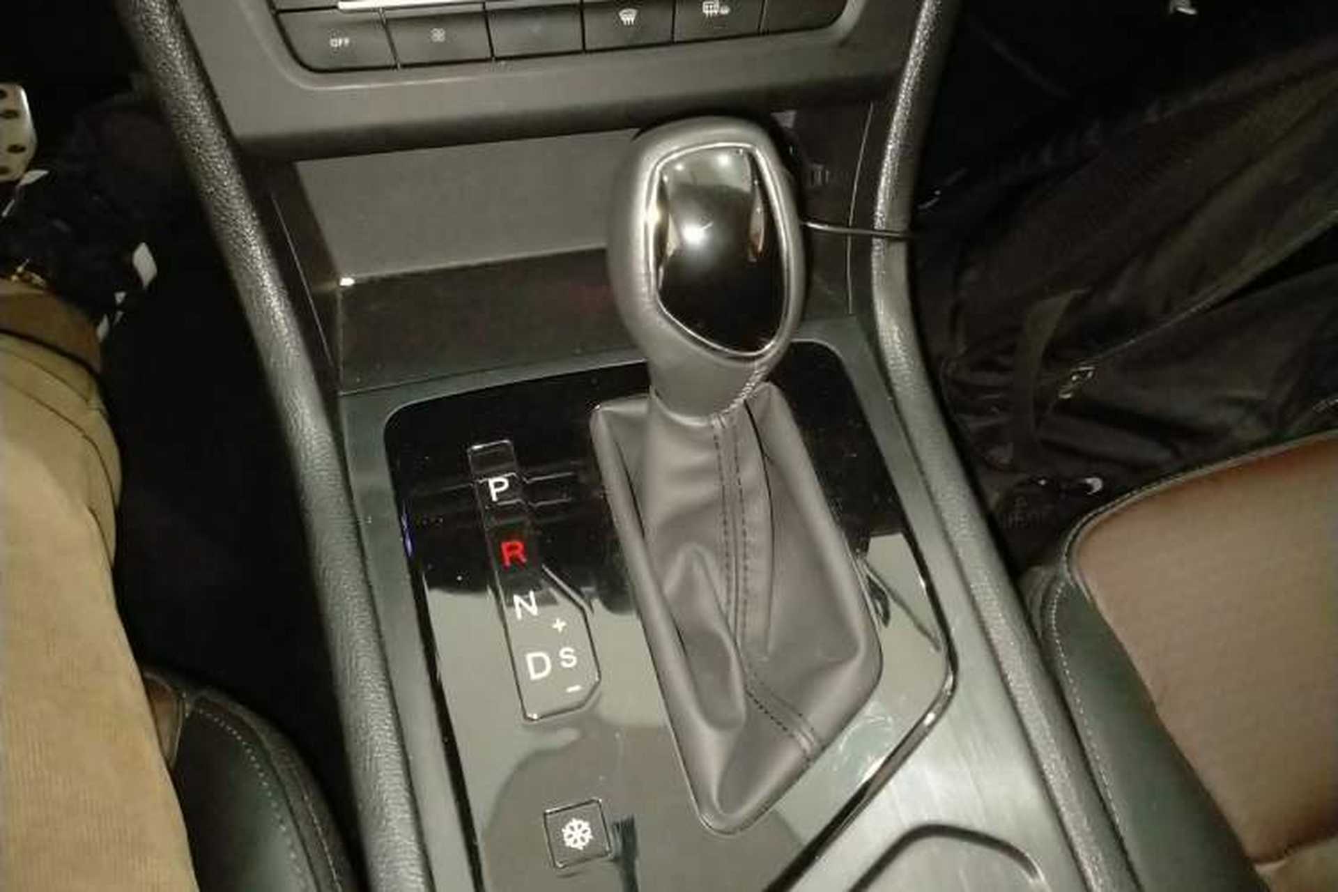 Used Dongfeng Fengon S560 2021 2.0L CVT Elite Version Gear Lever