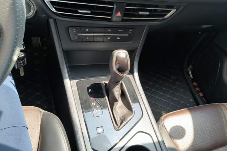 Used Dongfeng Fengon S560 2021 2.0L CVT Elite Version Gear Lever