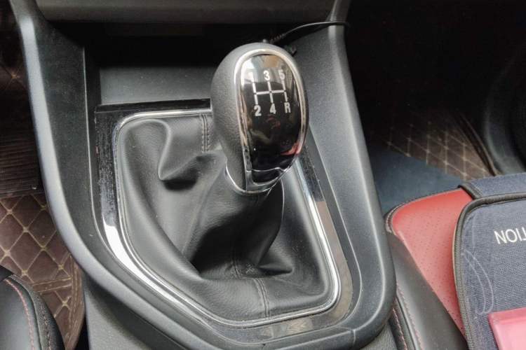 Used Dongfeng Fengon S560 2021 2.0L Manual Urban Version Gear Lever