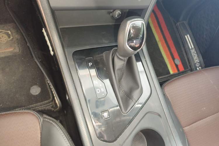 Used Dongfeng Fengon S560 2021 2.0L CVT Elite Version Gear Lever