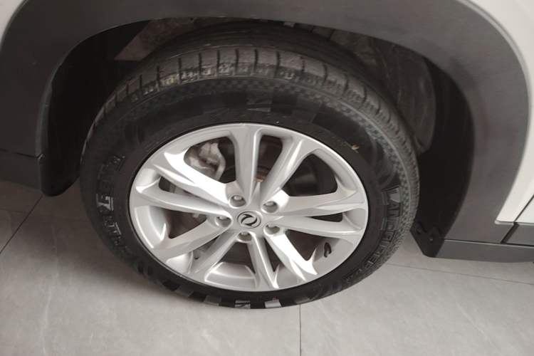 Used Dongfeng Fengon S560 2021 2.0L CVT Elite Version Left Front Wheel Hub
