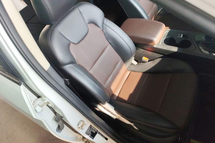 Used Dongfeng Fengon S560 2021 2.0L CVT Elite Version Right Front Seat