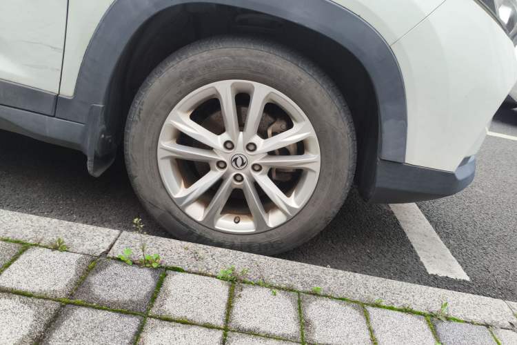 Used Dongfeng Fengon S560 2021 1.5T Manual Urban Model Right Front Wheel Hub