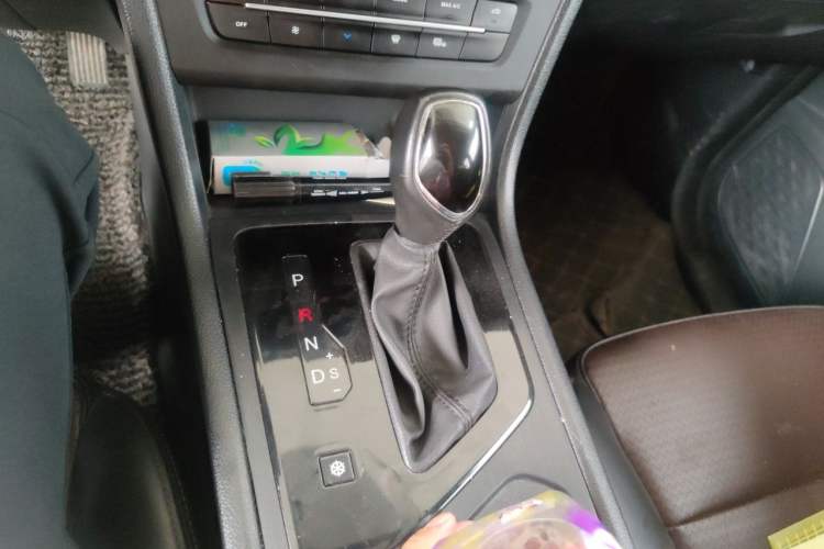 Used Dongfeng Fengon S560 2022 1.5T CVT Elite Version Gear Lever