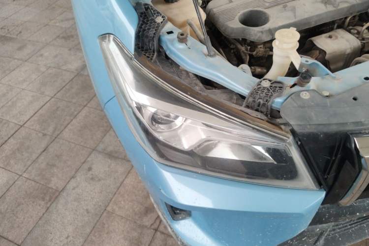 Used Dongfeng Fengon S560 2022 1.5T CVT Elite Version Right Front Headlight