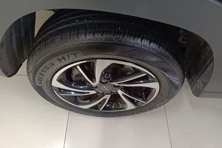 Used Dongfeng Fengon S560 2022 1.5T CVT Elite Version Right Rear Wheel Hub