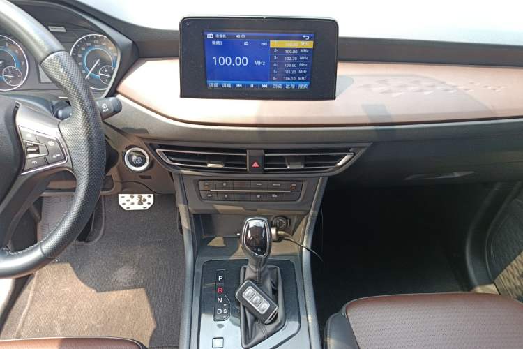 Used Dongfeng Fengon S560 2022 1.5T CVT Elite Version Audio And AC Panel