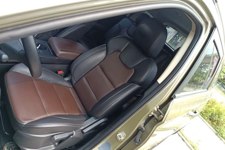 Used Dongfeng Fengon S560 2022 1.5T CVT Elite Version Left Front Seat