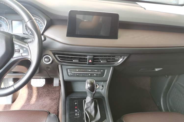 Used Dongfeng Fengon S560 2022 1.5T CVT Elite Version Audio And AC Panel