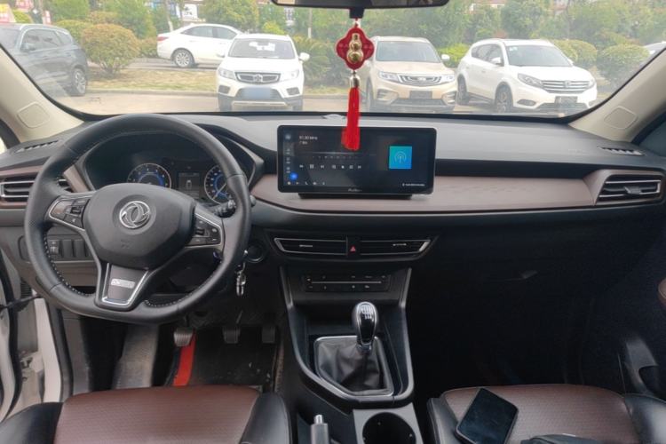 Used Dongfeng Fengon S560 2022 1.5T Manual Urban Model Center Console