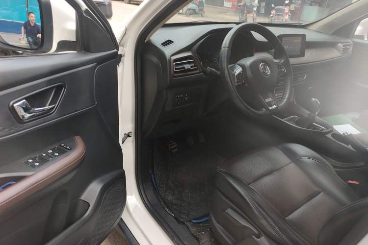 Used Dongfeng Fengon S560 2022 1.5T Manual Urban Model Driver Seat