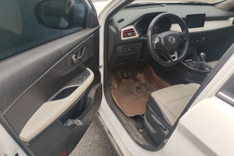 Used Dongfeng Fengon S560 2022 2.0L Manual Urban Version Driver Seat
