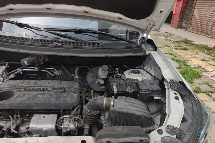 Used Dongfeng Fengon S560 2022 1.5T Manual Urban Model Engine Bay Left