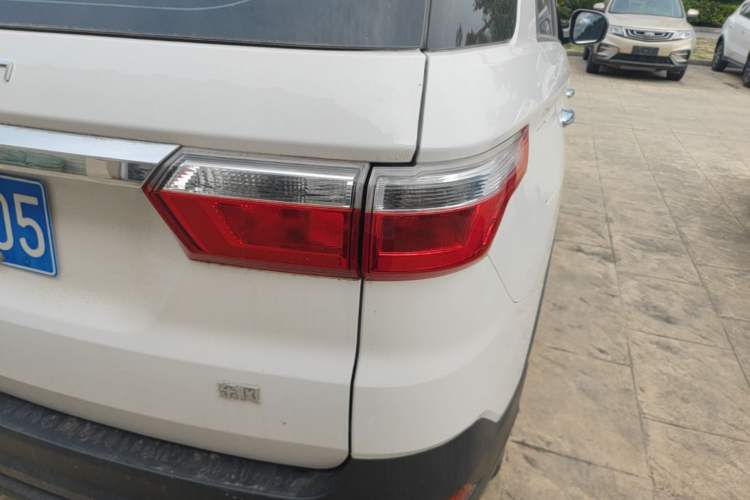 Used Dongfeng Fengon S560 2022 1.5T Manual Urban Model Exterior 1