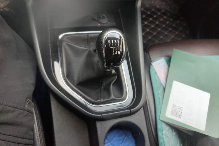 Used Dongfeng Fengon S560 2022 1.5T Manual Urban Model Gear Lever