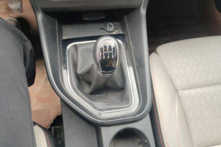 Used Dongfeng Fengon S560 2022 2.0L Manual Urban Version Gear Lever