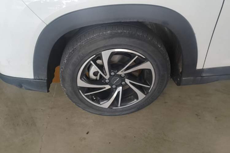 Used Dongfeng Fengon S560 2022 1.5T CVT Elite Version Left Front Wheel Hub