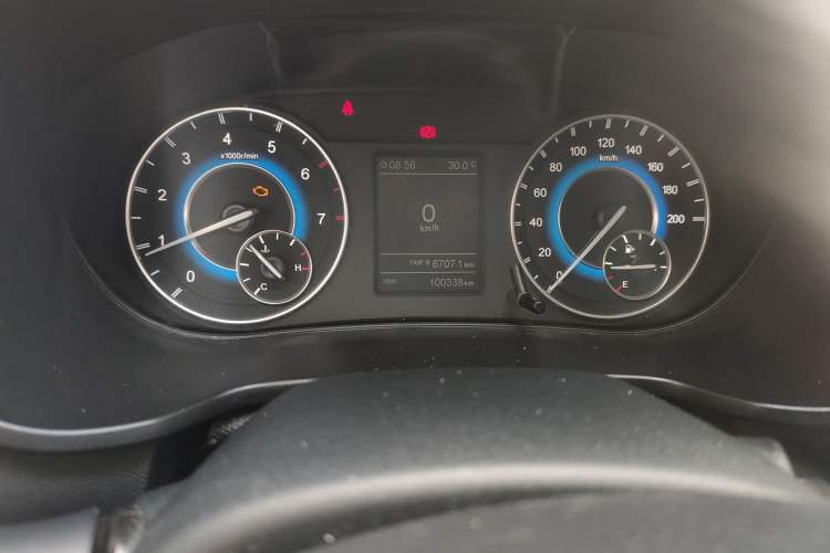 Used Dongfeng Fengon S560 2022 1.5T Manual Urban Model Odometer Close Up