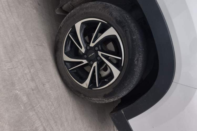 Used Dongfeng Fengon S560 2022 1.5T Manual Urban Model Right Front Wheel Hub