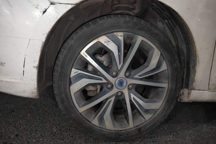 Used Dongfeng Fukang ES500 2019 Revised Version Smart Edition Right Front Wheel Hub