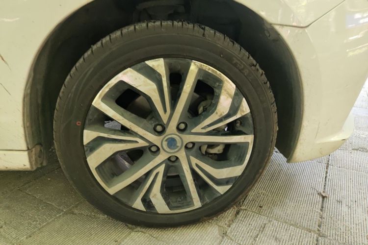 Used Dongfeng Fukang ES500 2019 Revised Version Smart Edition Right Front Wheel Hub