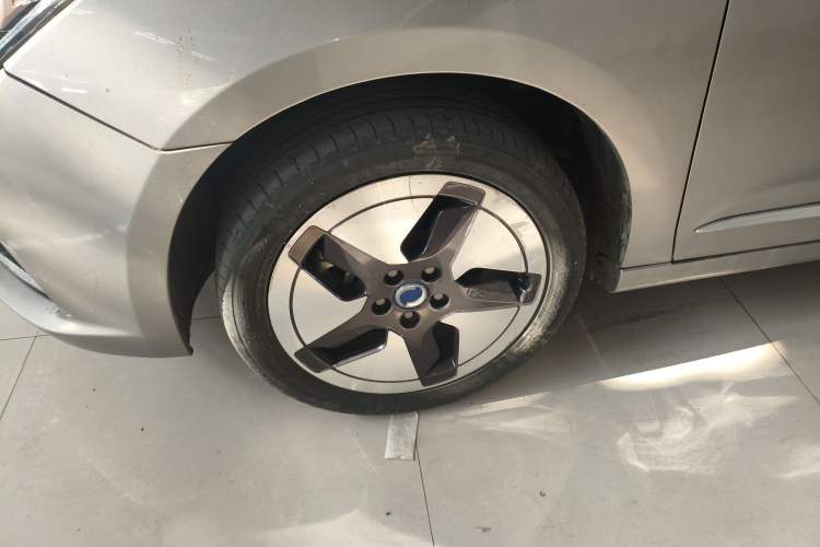 Used Dongfeng Fukang ES500 2021 Standard Edition Left Front Wheel Hub