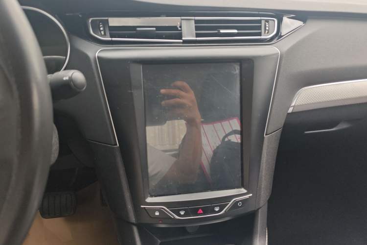 Used Dongfeng Fukang ES600 2022 Comfort Edition Audio And AC Panel